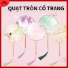 Quạt tròn cầm tay cổ trang lụa in đa mẫu, phụ kiện chụp áo dài, giá 64.000đ