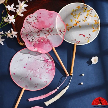 Quạt tròn cầm tay cổ trang lụa in đa mẫu, phụ kiện chụp áo dài, giá 64.000đ 4