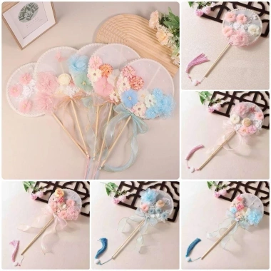 Quạt Tròn Vintage NAMSHEVA Hoa Bướm Vải Tay Cầm Dài - Phong Cách Retro Cô Dâu, Giá Ưu Đãi 88.110₫ 9 Quạt Tròn Vintage NAMSHEVA Hoa Bướm Vải Tay Cầm Dài - Phong Cách Retro Cô Dâu, Giá Ưu Đãi 88.110₫ 9