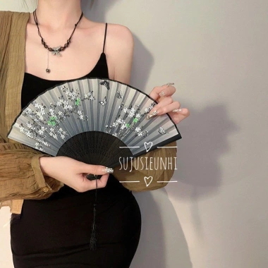 Quạt vải xếp cổ trang in hình cầm tay dây tua rua – phụ kiện múa chụp ảnh 4