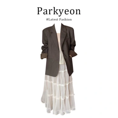 Retro Blazer & Váy Two‑Piece Set Màu Tương Phản Cạnh Rách Nút Lớn – Đầu Thu 142k