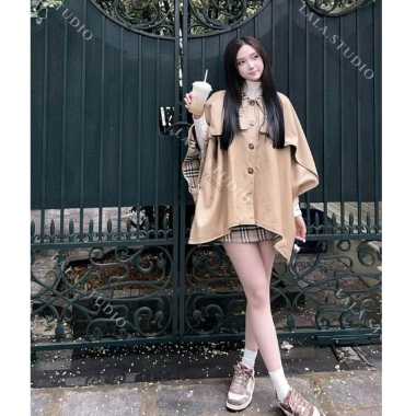 RINGS LALASTUDIO Áo măng tô cánh rơi cổ bẻ lót dạ, chân váy chữ A, quần bảo hộ tiểu thư sang chảnh 487.500 VND 3 RINGS LALASTUDIO Áo măng tô cánh rơi cổ bẻ lót dạ, chân váy chữ A, quần bảo hộ tiểu thư sang chảnh 487.500 VND 3
