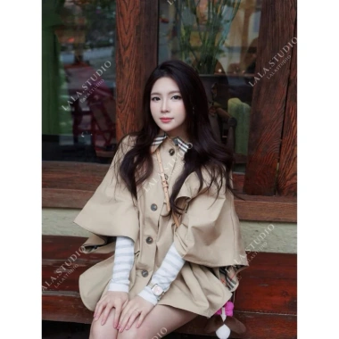 RINGS LALASTUDIO Áo măng tô cánh rơi cổ bẻ lót dạ, chân váy chữ A, quần bảo hộ tiểu thư sang chảnh 487.500 VND 7 RINGS LALASTUDIO Áo măng tô cánh rơi cổ bẻ lót dạ, chân váy chữ A, quần bảo hộ tiểu thư sang chảnh 487.500 VND 7