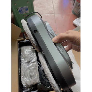 Robot lau kính Đức tự động phun nước mẫu mới 2.024 - bảo hành 24 tháng, giá 3,9tr