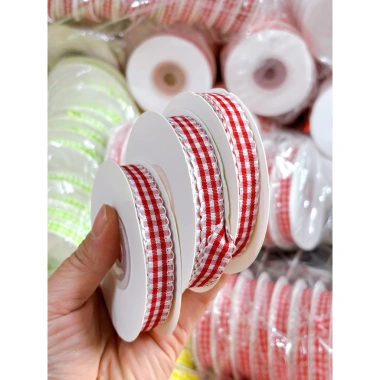 Ruy băng caro viền ren 1cm cuộn 9m - Bán chạy, giá ưu đãi 45.000đ (giá gốc 54.000đ)