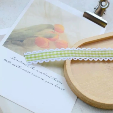 Ruy băng caro viền ren 1cm cuộn 9m - Bán chạy, giá ưu đãi 45.000đ (giá gốc 54.000đ)