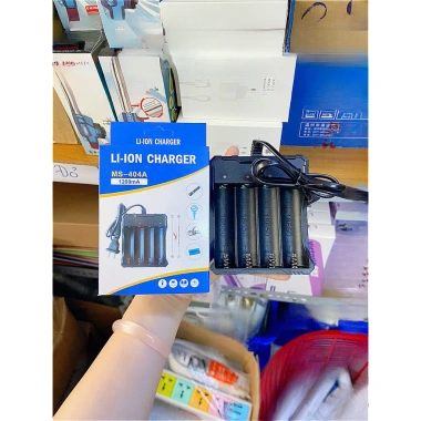 Sạc Pin 18.650 4 Pin 3.7‑4.2V, Đèn Báo, Tự Ngắt, Cổng 2/4 Tự Động - Tiện Lợi 6 Sạc Pin 18.650 4 Pin 3.7‑4.2V, Đèn Báo, Tự Ngắt, Cổng 2/4 Tự Động - Tiện Lợi 6