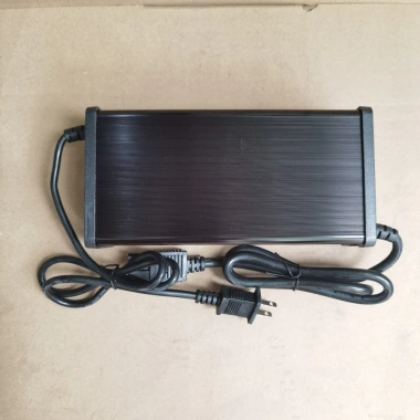 Sạc Xe Điện Vinfast 1.000W Bật Chìa Khóa, Quạt Tản Nhiệt - Giá 1.036.899 VNĐ