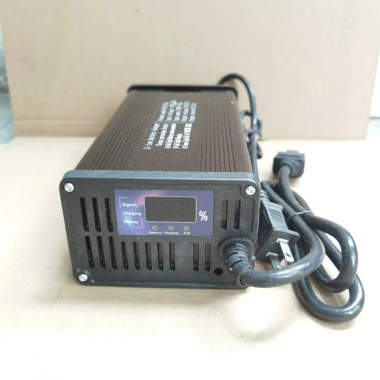 Sạc xe điện VinFast 1.000W bật chìa khóa, quạt tản nhiệt - phù hợp Feliz S, Evo200, Klara S - Giá chỉ 1.036.900 VND 4 Sạc xe điện VinFast 1.000W bật chìa khóa, quạt tản nhiệt - phù hợp Feliz S, Evo200, Klara S - Giá chỉ 1.036.900 VND 4