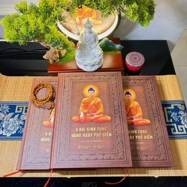 Sách 6 Bài Kinh Tụng Hàng Ngày Bìa Cứng kèm Vòng Hạt, Lời Khấn, Sám Hối Thai Nhi, Chú Đại Bi – Giá ưu đãi 195.000₫