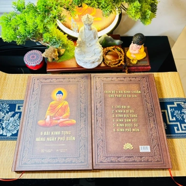Sách 6 Bài Kinh Tụng Hàng Ngày Bìa Cứng kèm Vòng Hạt, Lời Khấn, Sám Hối Thai Nhi, Chú Đại Bi – Giá ưu đãi 195.000₫