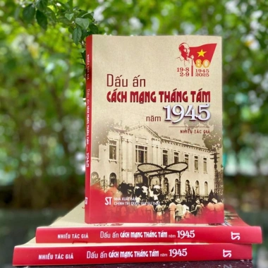 Sách Dấu Ấn Cách Mạng Tháng 8 Năm 1.945 - Giá ưu đãi 135k - SBOOKS 2 Sách Dấu Ấn Cách Mạng Tháng 8 Năm 1.945 - Giá ưu đãi 135k - SBOOKS 2