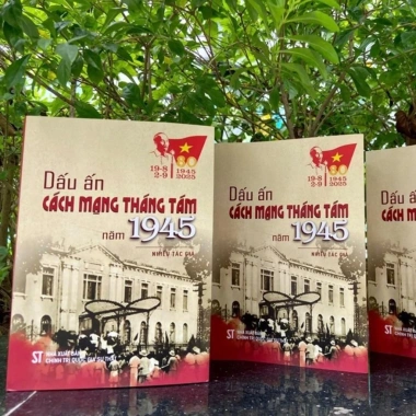 Sách Dấu Ấn Cách Mạng Tháng 8 Năm 1.945 - Giá ưu đãi 135k - SBOOKS 3 Sách Dấu Ấn Cách Mạng Tháng 8 Năm 1.945 - Giá ưu đãi 135k - SBOOKS 3