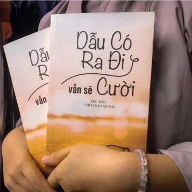 Sách Dẫu Có Ra Đi Vẫn Sẽ Cười - Mộc Trầm | Giá ưu đãi 59.000đ, giảm tới 13.570đ - SBOOKS OFFICIAL