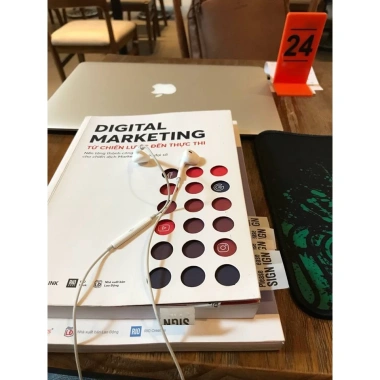 Sách Digital Marketing: Chiến Lược Đến Thực Thi - Giá 165.000 VNĐ, Giảm Giá Đặc Biệt 5