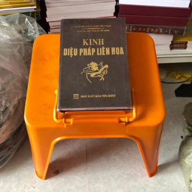 Sách Kinh Diệu Pháp Liên Hoa Trọn Bộ - Giá ưu đãi 59.999₫, khám phá tâm linh