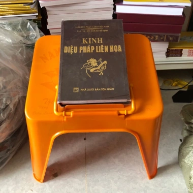 Sách Kinh Diệu Pháp Liên Hoa Trọn Bộ - Giá ưu đãi 59.999₫, khám phá tâm linh