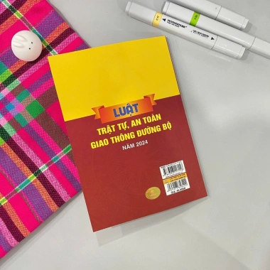 Sách Luật Trật Tự và An Toàn Giao Thông Đường Bộ 2.024: Giá 32.000 VND, mua ngay ndbooks 8
