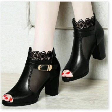 SALE GIÁ SOCK - Giày boots ren hoa cao cấp, giảm còn 1,200,000đ, tặng nước hoa