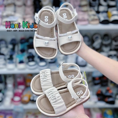 Sandal bé gái đi học da mềm nhẹ, giảm giá 299.000₫ - Giá gốc 373.750