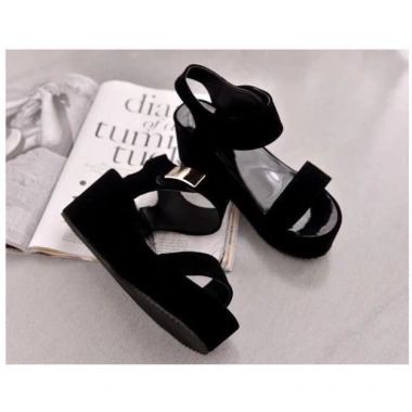 Sandal Đế Xuồng Quai Ngang Cao Cấp Freeship 99K Toàn Quốc Tặng Nước Hoa Giá 900.000 VNĐ