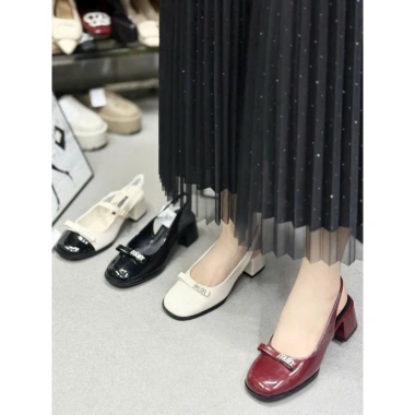 Sandal nữ cao gót 5cm vuông hở gót da bóng phối nơ đá Min - Công sở, giá chỉ 238k