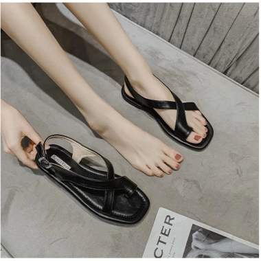 Sandal nữ xỏ ngón HGS40 chiến binh quai chéo - Giá chỉ 92.000đ, giảm mạnh
