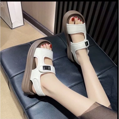 Sandal Quai Hậu Miu Miu Đế Bánh Mỳ 2 Quai Da Mềm Êm Cao 4p - Giá chỉ 170.500đ 4 Sandal Quai Hậu Miu Miu Đế Bánh Mỳ 2 Quai Da Mềm Êm Cao 4p - Giá chỉ 170.500đ 4