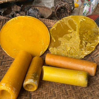 Sáp Ong Nhà Nấu Nguyên Chất 100% - Giá 29.000 VND, Giảm 20% Nhanh Chóng