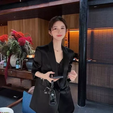 Satin Blazer Hàn Quốc Đen Trắng - Thiết Kế Thoải Mái Sang Trọng, Giá 344.090 VND 4