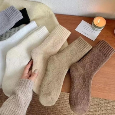 Set 10 Đôi Tất Vớ Nữ Cao Cổ Dập Nổi Hình Thoi Len Lông Ấm Áp Giá chỉ 69.000đ