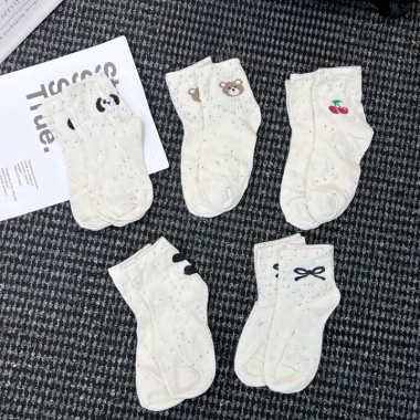 Set 10 tất nữ cổ cao hoạ tiết gấu nơ tim cherry - Đẹp dễ thương, giá 68.600đ