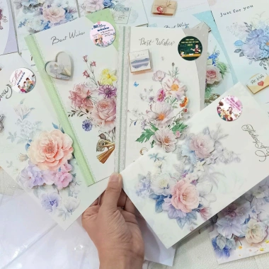 Set 10 thiệp chúc mừng 3D in nổi kim tuyến và phong bì, 20/11, 8/3, Valentine - 24.500₫ 4 Set 10 thiệp chúc mừng 3D in nổi kim tuyến và phong bì, 20/11, 8/3, Valentine - 24.500₫ 4
