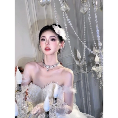 Sét 2 Kẹp Tóc Lông Vũ Đính Ngọc Trai - Thời Trang Cosplay, Giá Ưu Đãi 40.500đ