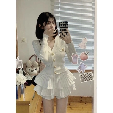 Set 2 món váy áo KUNKUN SP203 áo len croptop ôm body và chân váy ngắn 2 tầng xếp ly Giá chỉ 119.000₫ 4