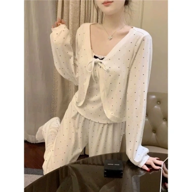 Sét 3 Món Mặc Nhà Họa Tiết Chấm Bi Phối Nơ Xinh - Mẫu Mới 2.025 Giá 250k 5 Sét 3 Món Mặc Nhà Họa Tiết Chấm Bi Phối Nơ Xinh - Mẫu Mới 2.025 Giá 250k 5