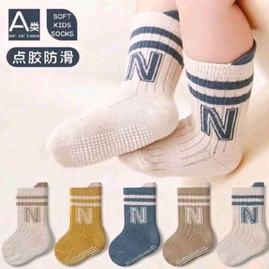 Sét 5-10 Đôi Tất Chống Trơn Cho Bé 0-3 Tuổi - Độ Bám Cao, Giá Ưu Đãi 65.000 VND