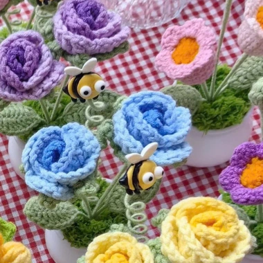 Set 5 Charm Ong Mật Hoạt Hình Handmade, Chậu Hoa Len Trang Trí Nội Thất Giá 30.000đ 4