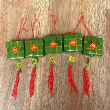 Set 5 Đồ Decor Bánh Trưng Bánh Tét Đón Tết Trang trí Ngày Xuân Giá 45.000₫ 3 Set 5 Đồ Decor Bánh Trưng Bánh Tét Đón Tết Trang trí Ngày Xuân Giá 45.000₫ 3