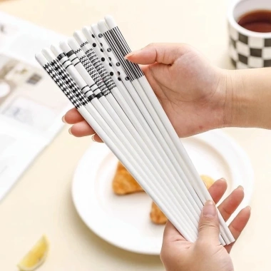 Set 5 Đôi Đũa Sứ Nhật Bản Cao Cấp - Sang Trọng, Không Bong Tróc, Chống Ẩm Mốc, Giá ưu đãi 59.000₫