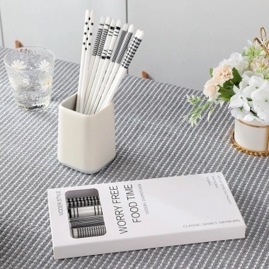 Set 5 Đôi Đũa Sứ Nhật Bản Cao Cấp - Sang Trọng, Không Bong Tróc, Chống Ẩm Mốc, Giá ưu đãi 59.000₫