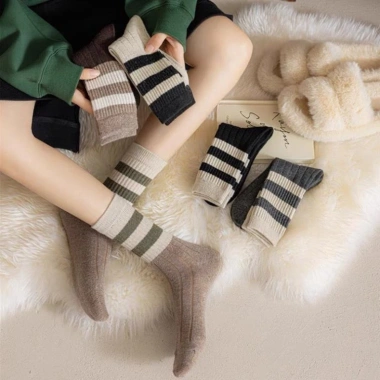 Set 5 Đôi Tất Nữ Cổ Cao Vintage Kẻ Tone Nâu Phong Cách Hàn Giá 9.600₫ 6