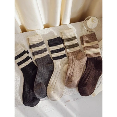 Set 5 Đôi Tất Nữ Cổ Cao Vintage Kẻ Tone Nâu Phong Cách Hàn Giá 9.600₫ 8