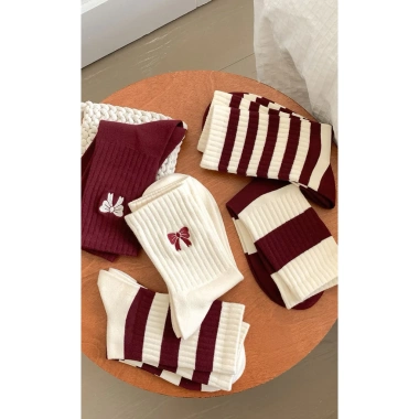 Set 5 Đôi Tất Vớ Dệt Kim Cổ Cao Kẻ Thêu Hình Tông Đỏ Vintage Hàn Quốc TA59 - Giá chỉ 50.000đ 4