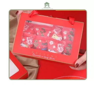 Set 5 hộp giấy đỏ 22.5x15.5cm tay cầm Đựng quà bánh kẹo Giáng Sinh Tết lễ hội sang trọng giá ưu đãi 64.740₫