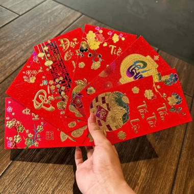 Set 6 Bao Lì Xì Giấy Nhung Ép Kim Sang Trọng, Họa Tiết 3D Nhũ Ngũ Sắc - Giá Ưu Đãi 18.000 VNĐ Tết 2.026 3 Set 6 Bao Lì Xì Giấy Nhung Ép Kim Sang Trọng, Họa Tiết 3D Nhũ Ngũ Sắc - Giá Ưu Đãi 18.000 VNĐ Tết 2.026 3