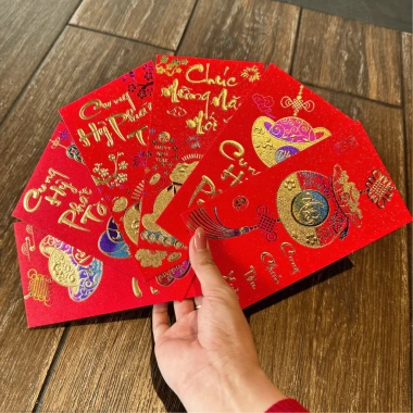 Set 6 Bao Lì Xì Giấy Nhung Ép Kim Sang Trọng, Họa Tiết 3D Nhũ Ngũ Sắc - Giá Ưu Đãi 18.000 VNĐ Tết 2.026 4 Set 6 Bao Lì Xì Giấy Nhung Ép Kim Sang Trọng, Họa Tiết 3D Nhũ Ngũ Sắc - Giá Ưu Đãi 18.000 VNĐ Tết 2.026 4