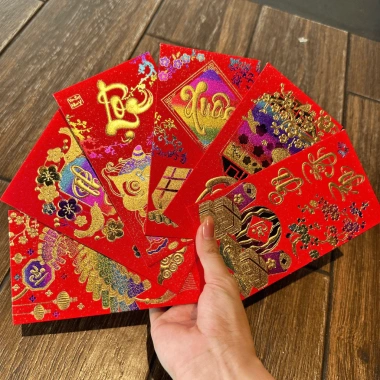 Set 6 Bao Lì Xì Giấy Nhung Ép Kim Sang Trọng, Họa Tiết 3D Nhũ Ngũ Sắc - Giá Ưu Đãi 18.000 VNĐ Tết 2.026 5 Set 6 Bao Lì Xì Giấy Nhung Ép Kim Sang Trọng, Họa Tiết 3D Nhũ Ngũ Sắc - Giá Ưu Đãi 18.000 VNĐ Tết 2.026 5