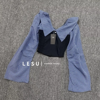 Set ảnh tự chụp phối kẻ áo cổ én và quần culottes suông tách lẻ, phù hợp đi làm công sở, thời trang hiện đại, siêu giảm giá chỉ 235k 6 Set ảnh tự chụp phối kẻ áo cổ én và quần culottes suông tách lẻ, phù hợp đi làm công sở, thời trang hiện đại, siêu giảm giá chỉ 235k 6