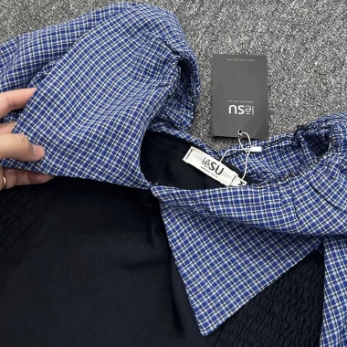 Set ảnh tự chụp phối kẻ áo cổ én và quần culottes suông tách lẻ, phù hợp đi làm công sở, thời trang hiện đại, siêu giảm giá chỉ 235k 8 Set ảnh tự chụp phối kẻ áo cổ én và quần culottes suông tách lẻ, phù hợp đi làm công sở, thời trang hiện đại, siêu giảm giá chỉ 235k 8